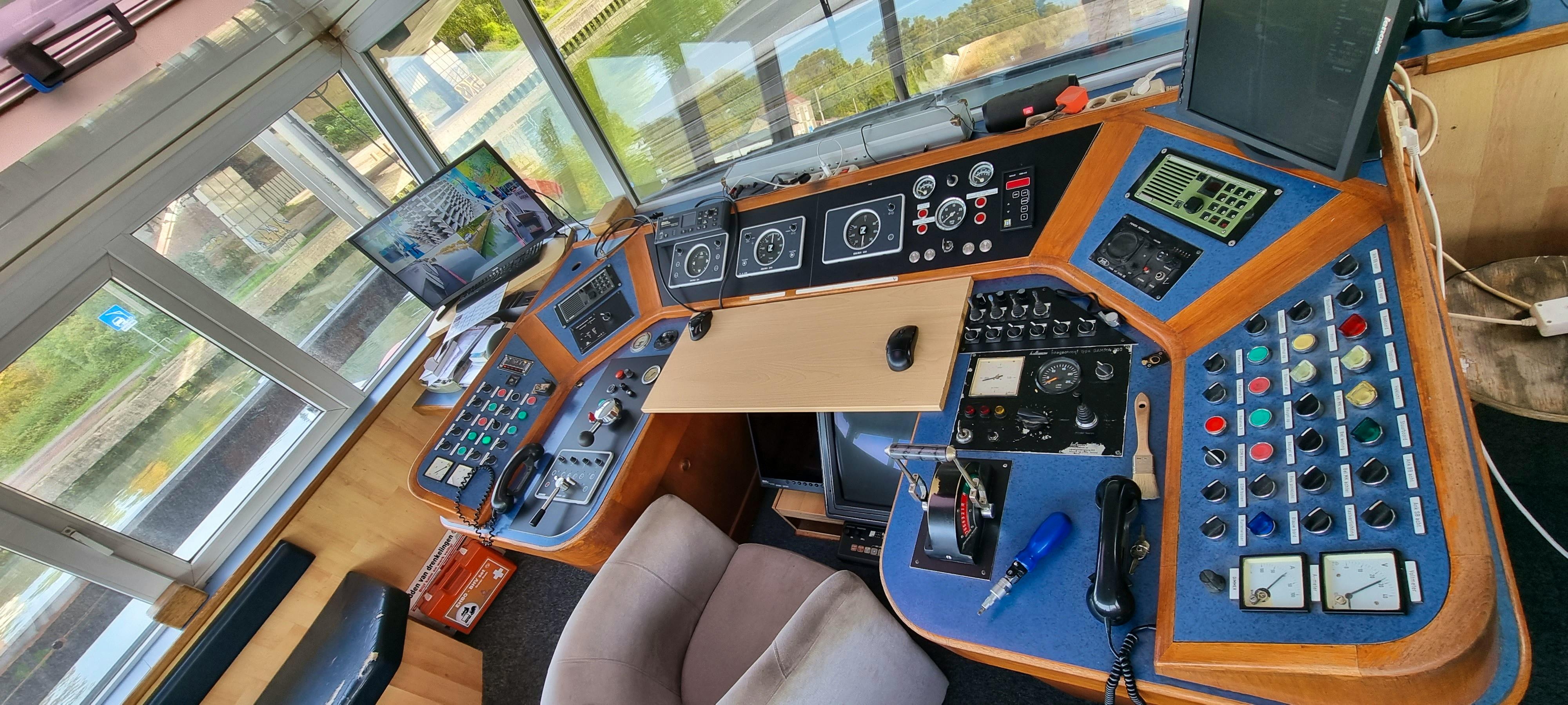 Vega — thumbnail 3